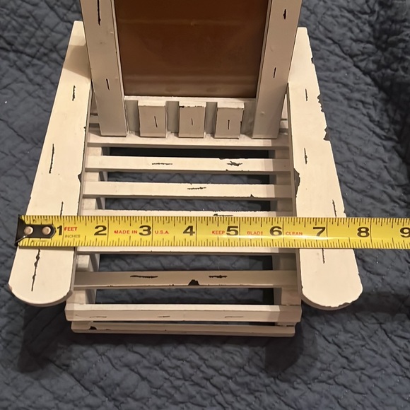 Distressed white beach chair picture frame - Picture 11 of 13